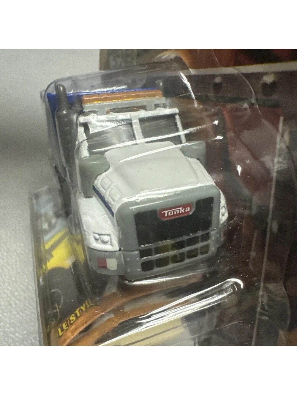 Tonka Metal City Dump Truck Construction Crew Blue White 1/64 Diecast Body 2014